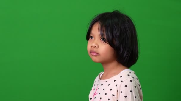 Portrait Happy Funny Sleepy Asian Child Girl Green Screen Background — Stock video