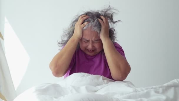 Senior Woman Gray Hair Bed Feel Depressed Suffering Strong Headache — Stock videók