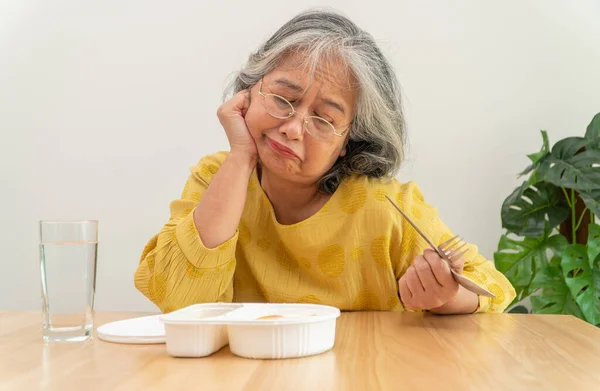 Infeliz Asiática Mujer Mayor Anorexia Decir Las Comidas Preparadas Ancianos —  Fotos de Stock