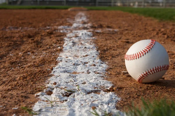 Baseball w pole bramkowe — Zdjęcie stockowe