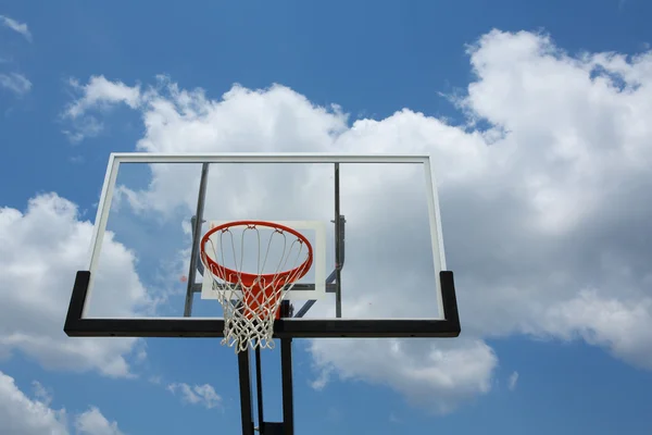 Aro de basquete ao ar livre — Fotografia de Stock