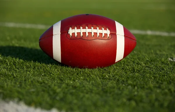 American Football auf dem Spielfeld — Stockfoto