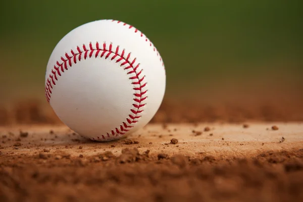 Close Up Baseball no monte de jarros — Fotografia de Stock