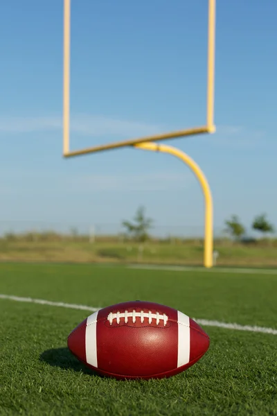 American Football op het veld — Stockfoto