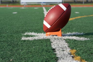 Amerikan futbolu başlama için beklerken