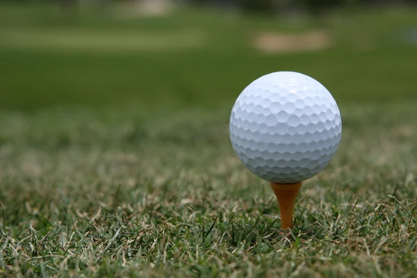 Golf Ball Teed Up — Stock Photo, Image