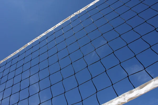 Vista angular de uma rede de voleibol — Fotografia de Stock