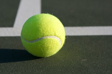 Mahkeme hatları ile tenis topu