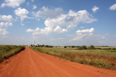 eski kırmızı toprak yol