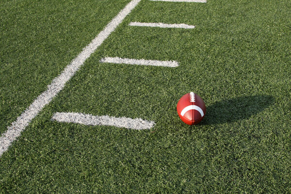 Американский футбол рядом со двором
