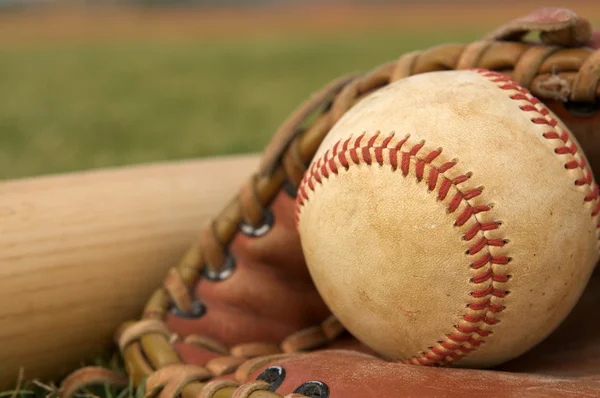 Béisbol en el Outfield Grass —  Fotos de Stock