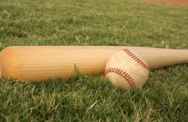 Béisbol en el Outfield Grass —  Fotos de Stock
