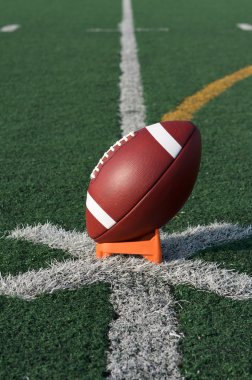 Amerikan futbolu başlama için beklerken