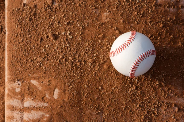 Honkbal op het outfield — Stockfoto
