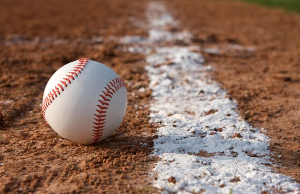 Baseball na outfield — Stock fotografie