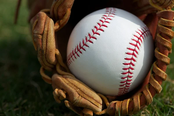 Beisebol branco — Fotografia de Stock