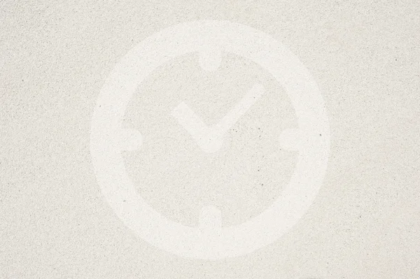 Saat simgesi kum zemin üzerinde ve dokulu — Stok fotoğraf