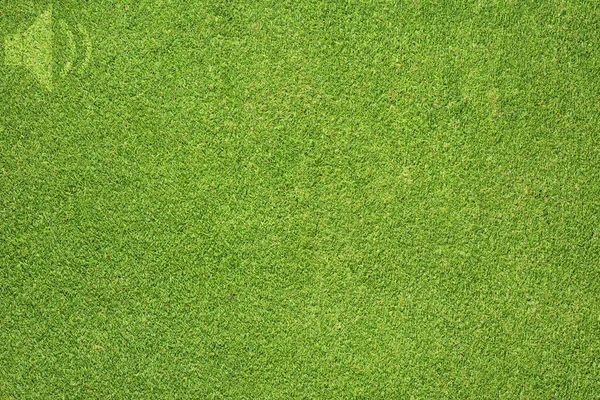 Ícone de alto-falante na textura de grama verde e fundo — Fotografia de Stock
