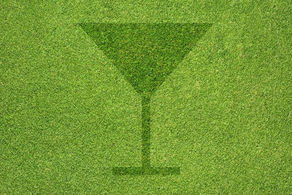 Icono de bebida sobre hierba verde textura y fondo — Foto de Stock