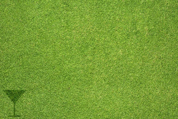 Ícone de bebida na textura de grama verde e fundo — Fotografia de Stock