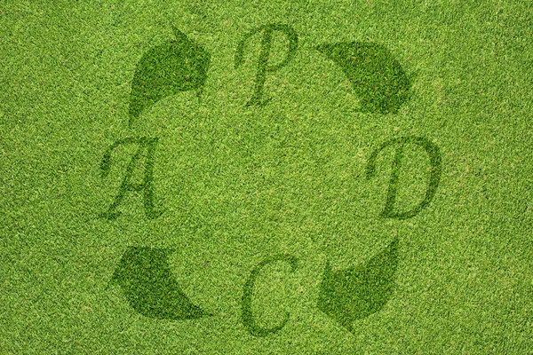 Çim zemin üzerine PDCA (Plan yapmak kontrol Yasası) simgesi — Stok fotoğraf