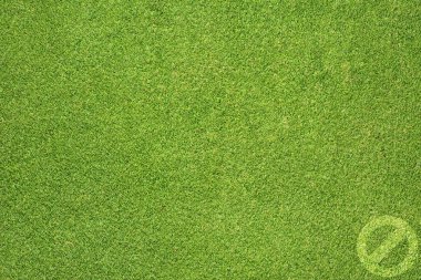 yeşil çim zemin üzerine etiket simgesi