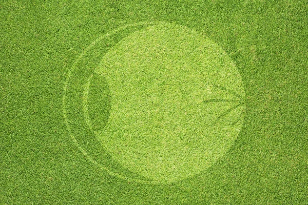 Значок глаза на зеленой текстуре травы и фоне — стоковое фото