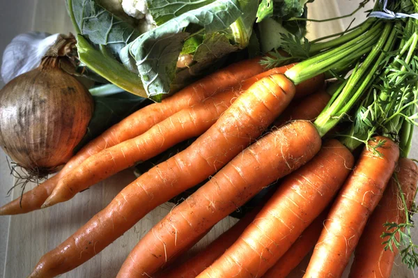 Grönsaker - lök, morot, blomkål och vitlök, soppa ingredienser — Stockfoto