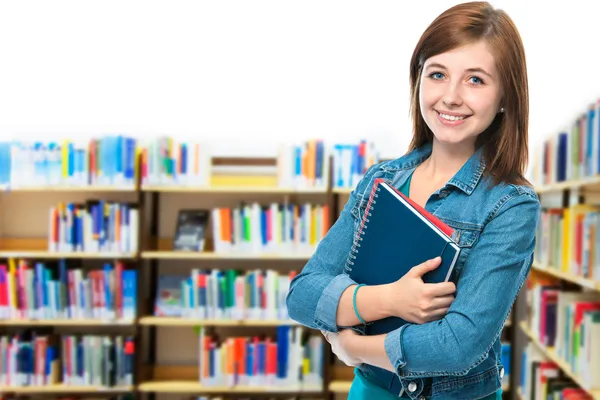 Student aan Campusbibliotheek campus — Stockfoto