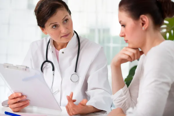 Doctor with female patient Royalty Free Stock Photos