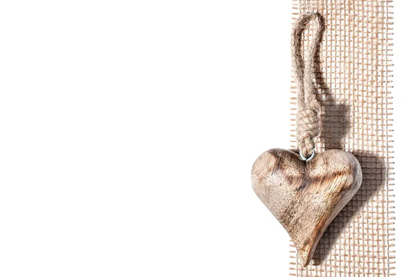 Vyřezávané dřevěné srdce — Stock fotografie