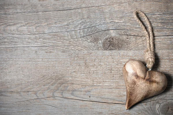 Coeur en bois sculpté — Photo