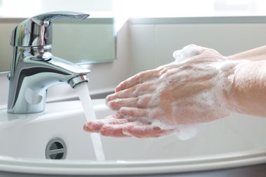 Ellerini yıka.