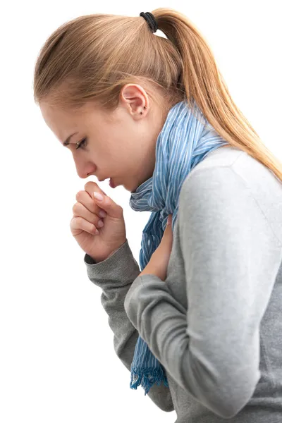 Joven mujer teniendo un resfriado — Foto de Stock