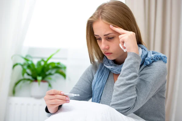 Mujer enferma —  Fotos de Stock