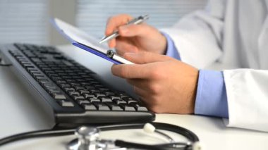 klavyede yazarak doktor eller