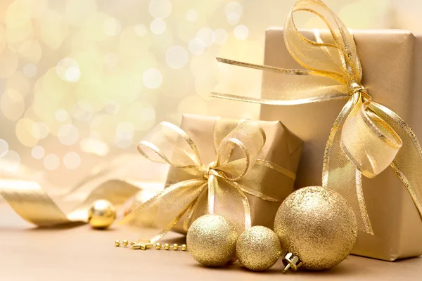 Gold Weihnachtsgeschenkboxen — Stockfoto