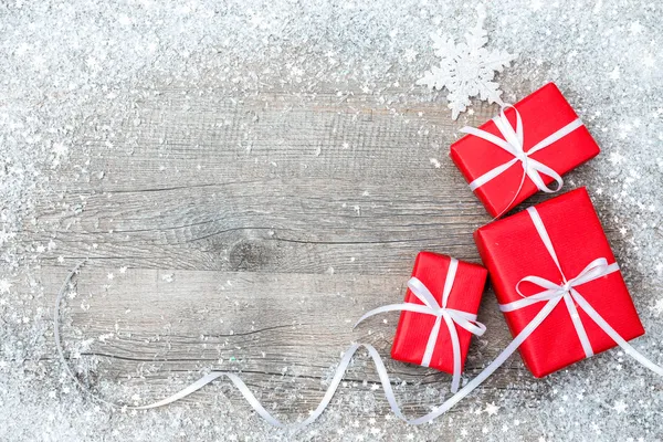 Cajas de regalo sobre fondo de madera —  Fotos de Stock