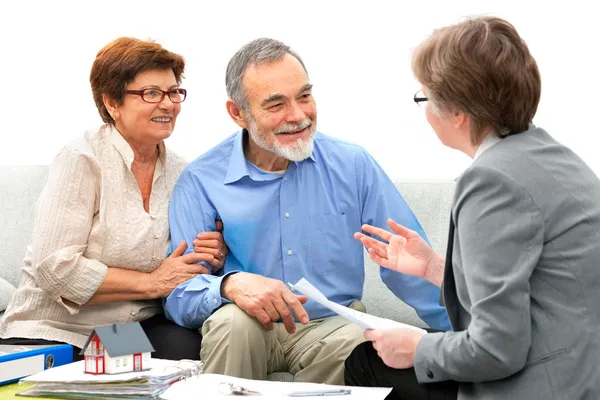 Meeting with real estate agent — Stock Photo, Image