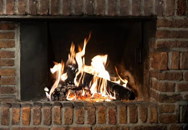 Fire in fireplace — Stock Photo, Image