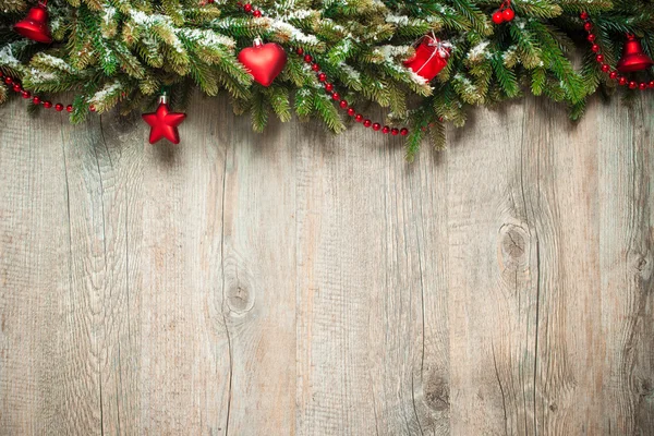 Decoração de Natal sobre fundo de madeira — Fotografia de Stock