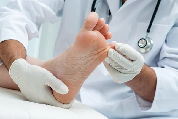 Preventing Diabetic Foot Ulcers: Key Signs, Risks, and Expert Care Tips