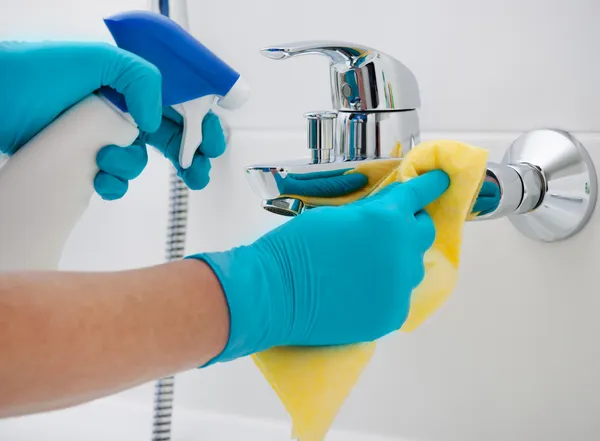 Cleaning bathroom — Stock Photo, Image