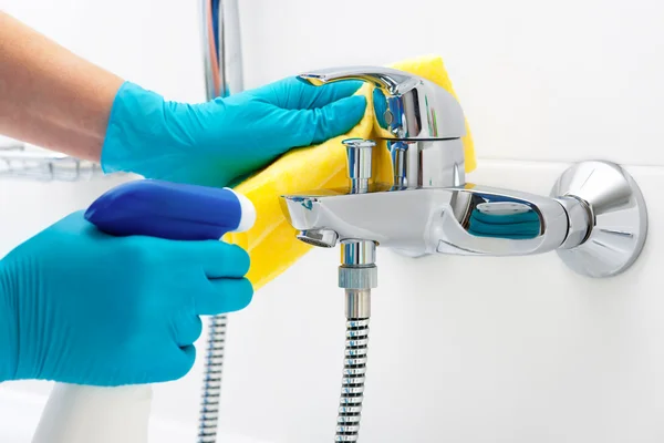 Cleaning bathroom — Stock Photo, Image