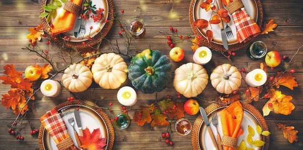 Höstdekorerat Bord För Att Fira Thanksgiving Eller Annat Familjefirande Festlig — Stockfoto