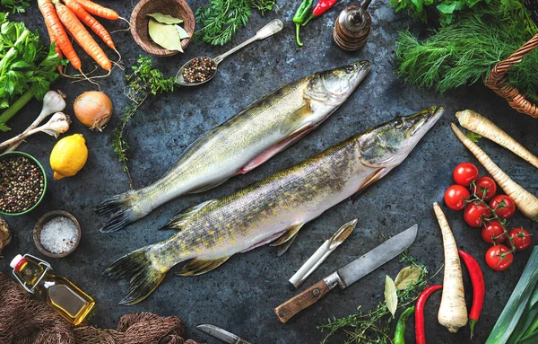 Luccio Crudo Fresco Perché Lucioperca Pesce Luccio Con Ingredienti Preparati — Foto Stock