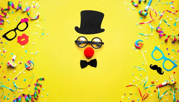 Carnevale Colorato Sfondo Festa Compleanno Con Stelle Filanti Coriandoli Facce Foto Stock Royalty Free