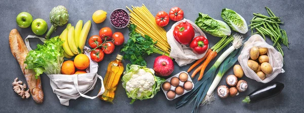 Compras Comestibles Puesta Plana Frutas Verduras Verduras Pan Aceite Bolsas — Foto de Stock