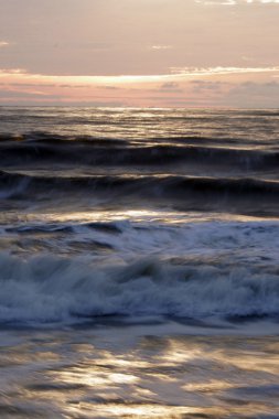 Gündoğumu günbatımı okyanus üzerinde