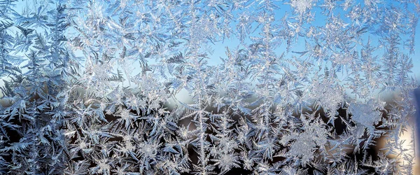 Melting ice running down a window pane, — Stock Photo, Image